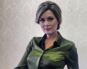 Лысая Мария Кожевникова гуляет по городу Лысая Мария Кожевникова гуляет по городу