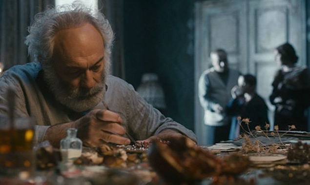 Драма "Параджанов". Режиссер Сергей Параджанов создает прекрасные фильмы. Его нон-конформистское поведение входит в противоречие с Советской системой. За свою эксцентричность он попадает в тюрьму. Нерушимая любовь к красоте позволяет ему устоять в годы тю