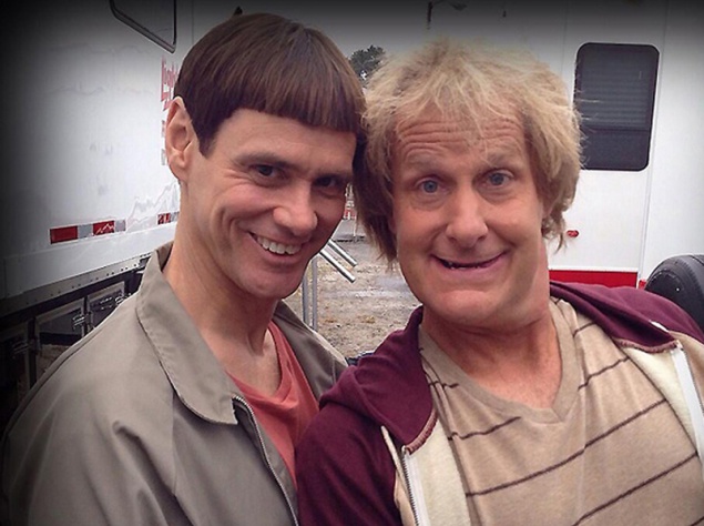 Джим Керри и Джефф Дэниэлс на съемках сиквела комедии "Тупой и еще тупее"