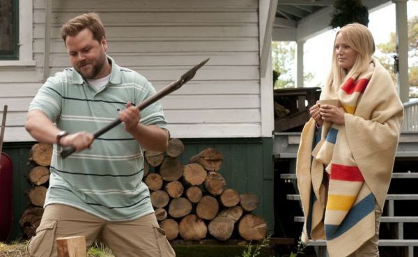 Комедийный триллер "Убойный уикенд". Тодд собирается провести незабываемый уикенд в загородном коттедже, который он арендовал для того, чтобы сделать предложение своей возлюбленной. Но торжественное событие подпортило появление братца Тодда, Сэлинджера, и