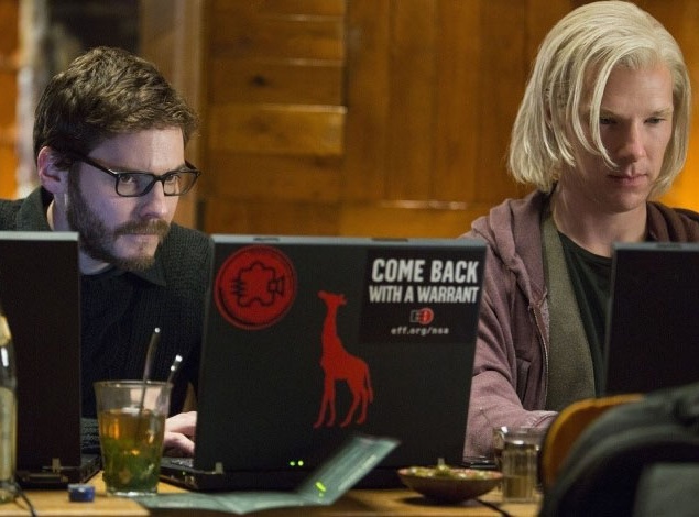 Биографический триллер "Пятая власть". За первые годы существования WIKILEAKS обнародовал больше тайн, чем самые влиятельные в мире СМИ вместе взятые, раскрывая постыдные секреты государственных служб и финансовые преступления корпораций. Но когда основат Биографический триллер "Пятая власть". За первые годы существования WIKILEAKS обнародовал больше тайн, чем самые влиятельные в мире СМИ вместе взятые, раскрывая постыдные секреты государственных служб и финансовые преступления корпораций. Но когда основат
