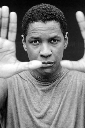 У Дензела Вашингтона была травма в детстве. Он неудачно поиграл в баскетбол - был сломан мизинец на правой руке. Мизинец так и не был вправлен У Дензела Вашингтона была травма в детстве. Он неудачно поиграл в баскетбол - был сломан мизинец на правой руке. Мизинец так и не был вправлен