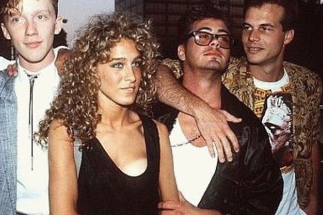 Сара Джесика Паркер в компании Энтони Майкла Холла, Роберта Дауни мл. и Билла Пакстона