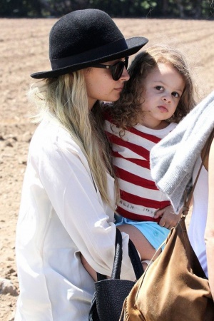 Николь Ричи и Харлоу Мэдден Николь Ричи и Харлоу Мэдден