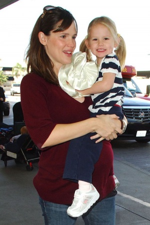 Дженнифер Гарнер и Вайолет Энн Аффлек Дженнифер Гарнер и Вайолет Энн Аффлек