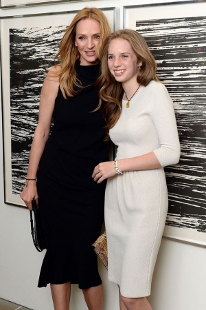 Ума Турман и Майя Рэй Турман-Хоук. Тот же взгляд Ума Турман и Майя Рэй Турман-Хоук. Тот же взгляд