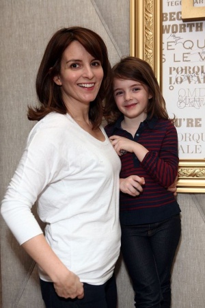 Улыбчивые Тина Фей и Элис Зенобия Ричмонд Улыбчивые Тина Фей и Элис Зенобия Ричмонд