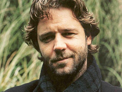 9. Рассел Кроу (Russell Crowe) В 2001 году террористическая организация Аль-Каида разработала план по похищению известных американцев для того, чтобы запугать Соединённые Штаты. Одним из людей в этом списке был Рассел Кроу, который, кстати, не является а 9. Рассел Кроу (Russell Crowe) В 2001 году террористическая организация Аль-Каида разработала план по похищению известных американцев для того, чтобы запугать Соединённые Штаты. Одним из людей в этом списке был Рассел Кроу, который, кстати, не является а