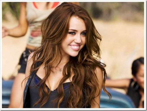 3. Майли Сайрус (Miley Cyrus) Что можно сказать о Майли Сайрус? Она по-своему красива, она немного глупа, над ней легко подшучивать, а её отношения с её отцом достаточно жутковаты – список можно продолжать бесконечно. Судя по всему, она популярна настольк 3. Майли Сайрус (Miley Cyrus) Что можно сказать о Майли Сайрус? Она по-своему красива, она немного глупа, над ней легко подшучивать, а её отношения с её отцом достаточно жутковаты – список можно продолжать бесконечно. Судя по всему, она популярна настольк