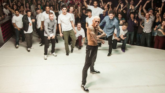 Мюзикл "Битва года". Танцоры в стиле хип-хоп в конце года сразятся на финальном соревновании. Главные герои после поражения имеют не так много времени, чтобы подготовиться к встрече с лучшими би-боями мира, которые доминируют на играх уже 10 лет.