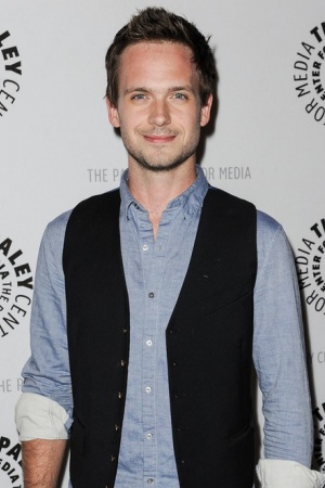 Патрик Джей Адамс является талантливым фотографом