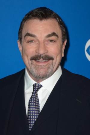 Том Селлек выращивает авокадо на ферме