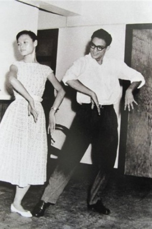 Брюс Ли танцует ча-ча-ча