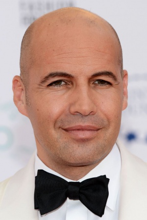 Красавец-актер некогда не стеснялся своей лысой головы, однако в кино он часто снимается в париках. Но мы-то знаем, что и без парика это парень – воплощенная женская мечта. Красавец-актер некогда не стеснялся своей лысой головы, однако в кино он часто снимается в париках. Но мы-то знаем, что и без парика это парень – воплощенная женская мечта.