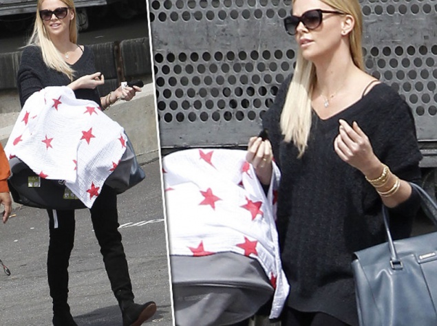 Шарлиз Терон с сыном