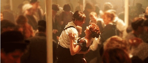 В фильме более 100 ролей со словами и около 1000 человек было задействовано в массовке.