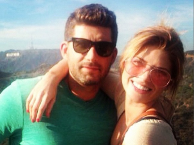 "Да и по барабану что надпись Hollywood почти в тени! Мы провели крутой день с моим партнёром-Димой Кожома!оторвались на полную!!!!))))"- подписала Настя фотографию, на которой она засветилась с капитаном московской команды КВН "Станция Спортивная".