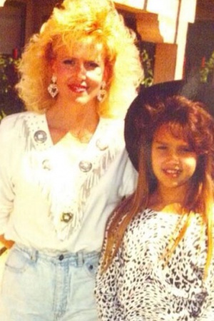 Джессика Альба с мамой