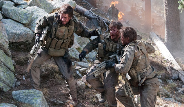 Боевик "Уцелевший". Афганистан. Команда американских спецназовцев получает задание обезвредить лидера талибов. Попав в ловушку, солдаты принимают неравный кровопролитный бой, и все они погибают, кроме одного. Для уцелевшего Маркуса бой только начинается: 