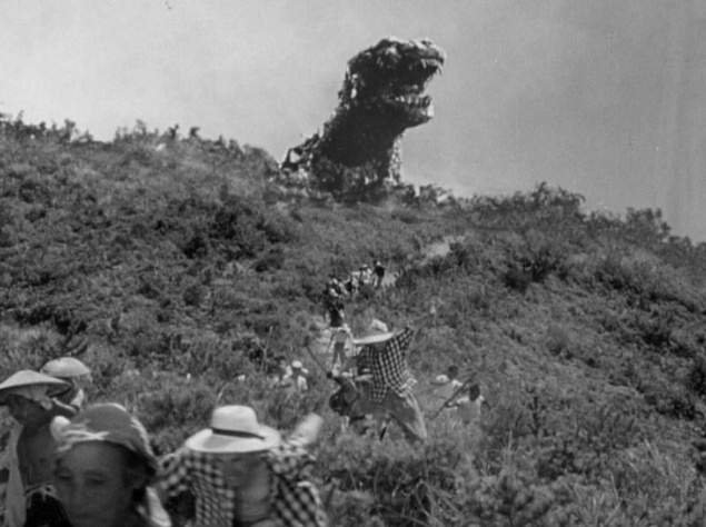 2. Имя "Gojira" ("Годзилла") — комбинация японских слов "gorira" ("горилла") и "kujira" ("кит"). Этот гибрид гориллы и кита тоже был ранним прототипом Годзиллы, предложенным самим Томоюки Танакой. Но после того как Танака отсмотрел американский фильм "Чуд 2. Имя "Gojira" ("Годзилла") — комбинация японских слов "gorira" ("горилла") и "kujira" ("кит"). Этот гибрид гориллы и кита тоже был ранним прототипом Годзиллы, предложенным самим Томоюки Танакой. Но после того как Танака отсмотрел американский фильм "Чуд