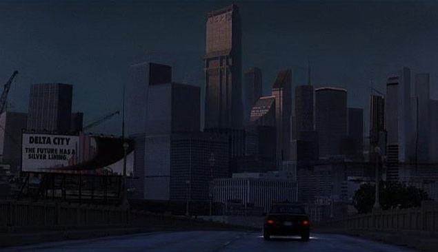 После "Робокопа" Пола Верховена вышли менее удачные в художественном плане вторая и третья части. А на прошлой неделе в кинотеатрах запустили ремейк оригинала. Вот только бюджет в нем перевалил за $100 млн, а на место хитрых приемов пришла компьютерная ан