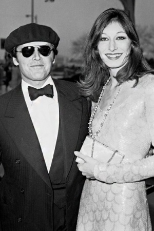 Анжелика Хьюстон, 1975 год