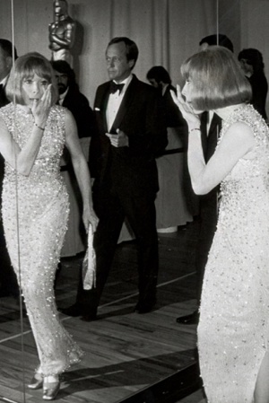 Ширли Маклейн, 1975 год