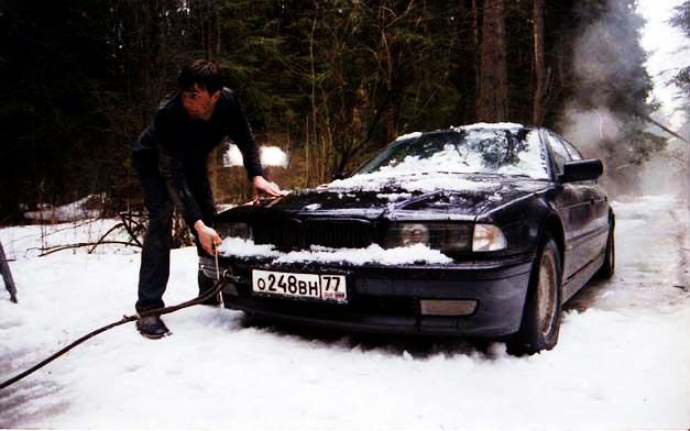 Конечно, эта роль — не единственное участие 750-го "бумера" в кино: помимо эпизодических мельканий в самых разных иностранных картинах и отечественных сериалах, BMW 750 красовалась, например, в восемнадцатой части "бондианы" "Завтра не умрет никогда", в "