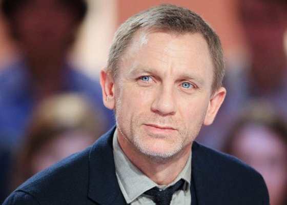 Дэниэл Крэйг спал в парке. Сегодня Дэниэл Крэйг является одним из самых высокооплачиваемых актеров в мире. Но он помнит те времена, когда пристанищем ему служила лавка в Лондонском парке. Это было очень давно, когда он сделал свои первые шаги в профессии Дэниэл Крэйг спал в парке. Сегодня Дэниэл Крэйг является одним из самых высокооплачиваемых актеров в мире. Но он помнит те времена, когда пристанищем ему служила лавка в Лондонском парке. Это было очень давно, когда он сделал свои первые шаги в профессии