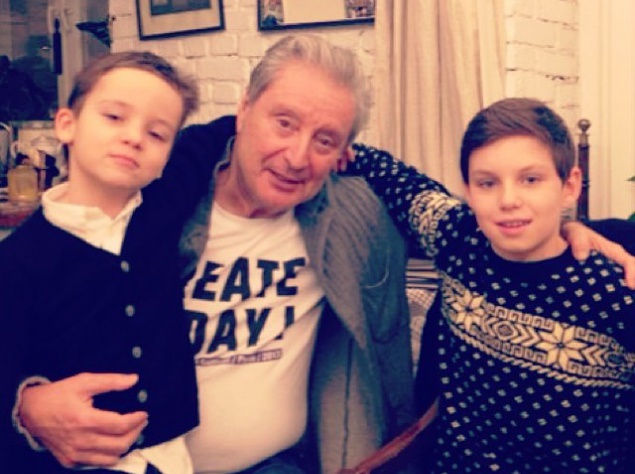 Артистка поделилась с поклонниками семейными снимками в компании главных мужчин – своего знаменитого отца Вениамина Смехова и любимых сыновей.