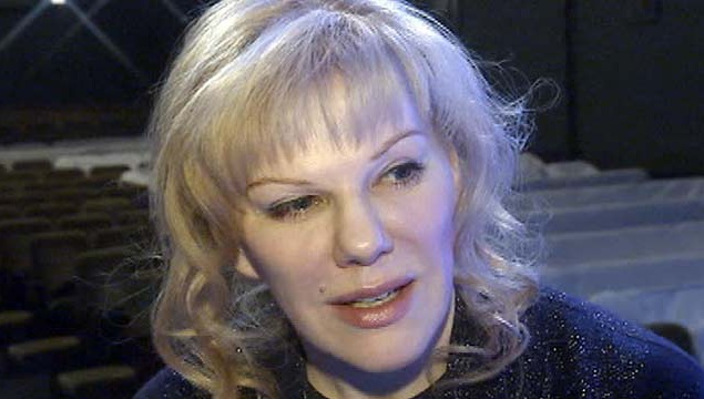Тяжесть, которая свалилась на плечи Александры Захаровой еще при рождении, мало кто смог бы выдержать – иметь в папах самого Марка Анатольевича Захарова не только большое счастье, но и огромная ответственность. Особенно, если дочь хочет стать актрисой, а Тяжесть, которая свалилась на плечи Александры Захаровой еще при рождении, мало кто смог бы выдержать – иметь в папах самого Марка Анатольевича Захарова не только большое счастье, но и огромная ответственность. Особенно, если дочь хочет стать актрисой, а