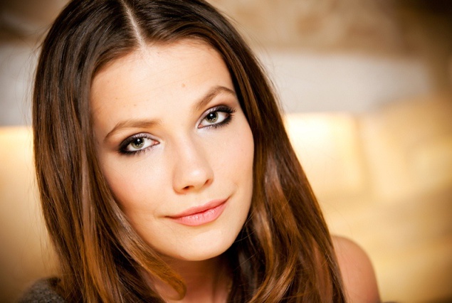 Антонина Паперная Дочь Ольги Сумской и Евгения Паперного в детстве тщательно скрывала от сверстников, что ее родители – известные актеры, не хотела, чтобы на этом заостряли внимание. А вот от взрослых истину утаить не удавалось, поэтому в школе Тоню недол