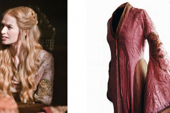 Серсея и еще одно платье со львами на рукавах.