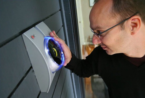 Недавно имплантированный RFID-чип. "Умный дом". Одна из любимейших тем фантастов второй половины XX века — "умный дом". Писатели, сценаристы и режиссеры пускали свою фантазию в оборот на всю катушку, придумывая, что должно быть в полностью автоматизирован Недавно имплантированный RFID-чип. "Умный дом". Одна из любимейших тем фантастов второй половины XX века — "умный дом". Писатели, сценаристы и режиссеры пускали свою фантазию в оборот на всю катушку, придумывая, что должно быть в полностью автоматизирован