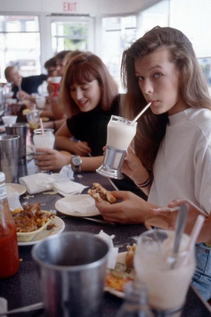 Мила Йовович в возрасте 14 лет Мила Йовович в возрасте 14 лет