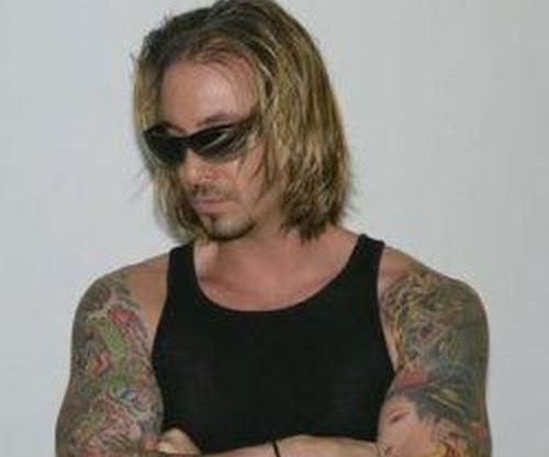 Взрослый Ноа Хэтуэй. Ноа Хэтуэй постепенно ушёл в спорт, и сейчас является инструктором по восточным единоборствам. Интересно, кстати, что через два года после "Бесконечной истории" он снялся в фильме ужасов "Тролль" (1986 году), причём его персонажа звал