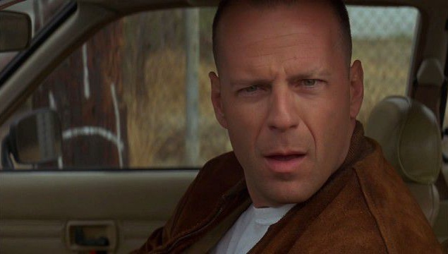 - Первоначально Ума Турман отклонила предложение сыграть Миу Уоллес. Но Квентин Тарантино настолько сильно желал, чтобы эта роль досталась Уме, что он начитывал ей сценарий по телефону. В конце концов, Турман согласилась; - Так что же лежит в черном чемод