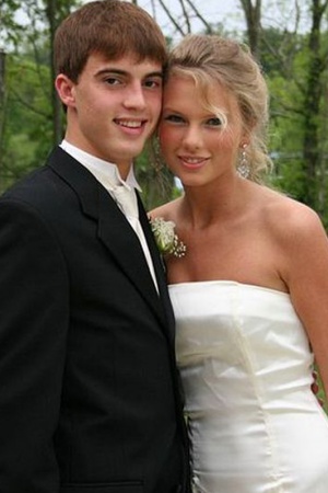 Тейлор Свифт на выпускном