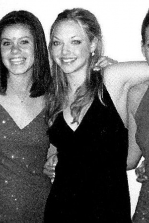 Аманда Сейфрид на выпускном