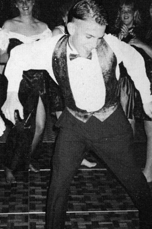 Эштон Катчер на выпускном