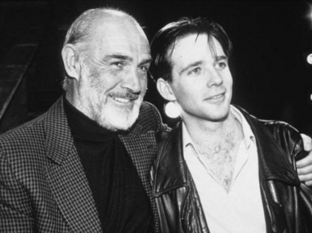 Семья. Сын Шона Коннери, Джейсон Коннери, также как и отец решил стать актером. Семья. Сын Шона Коннери, Джейсон Коннери, также как и отец решил стать актером.