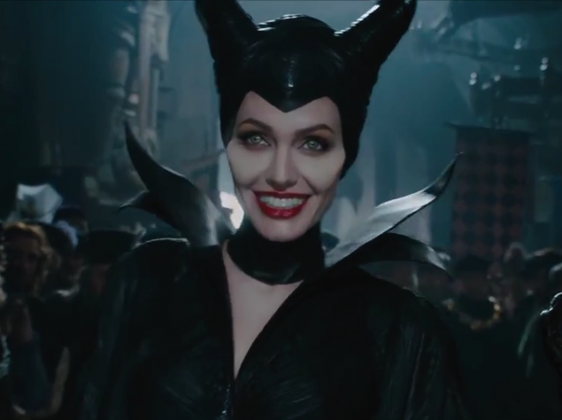 В "Колдунье" мало что есть от классической диснеевской "Спящей красавицы" 1959 года. Разве что заглавная песня. Ее исполняет не кто иная, как модная певица Лана Дель Рей. Томным голосом она поет замедленную и примрачненную версию "Once upon a dream". Андж В "Колдунье" мало что есть от классической диснеевской "Спящей красавицы" 1959 года. Разве что заглавная песня. Ее исполняет не кто иная, как модная певица Лана Дель Рей. Томным голосом она поет замедленную и примрачненную версию "Once upon a dream". Андж