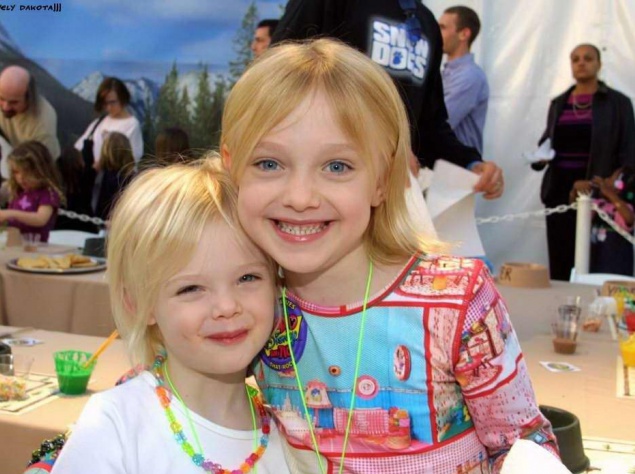 С сестрой, 2002 год.