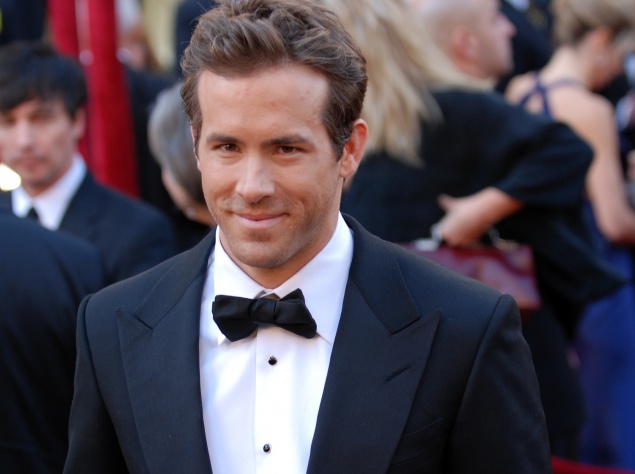 Райан Рейнольдс вывихнул плечо во время работы над фильмом "Зеленый Фонарь". Райан Рейнольдс вывихнул плечо во время работы над фильмом "Зеленый Фонарь".