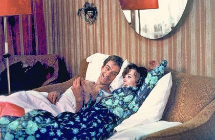 Александра Фатюшина на роль хоккеиста Гурина утвердили сразу. Их дуэт с Ириной Муравьевой смотрелся прекрасно. Правда, Фатюшин потом жалел, что многое не вошло в окончательный вариант картины. Например, перед финалом фильма три героини сидят на завалинке, Александра Фатюшина на роль хоккеиста Гурина утвердили сразу. Их дуэт с Ириной Муравьевой смотрелся прекрасно. Правда, Фатюшин потом жалел, что многое не вошло в окончательный вариант картины. Например, перед финалом фильма три героини сидят на завалинке,