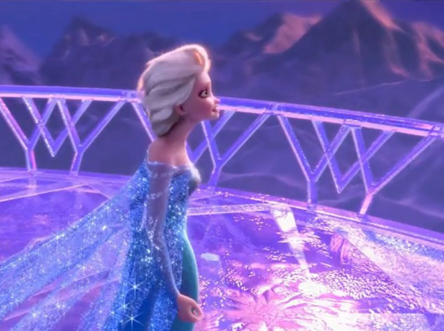 Сцена, в которой Эльза выходит на балкон своего нового ледяного дворца, состоит из 218 кадров, включая самый долгий кадр, рендеринг которого был очень трудоёмким. Для полной обработки одного только кадра из этой сцены потребовалось более 132 часов работы  Сцена, в которой Эльза выходит на балкон своего нового ледяного дворца, состоит из 218 кадров, включая самый долгий кадр, рендеринг которого был очень трудоёмким. Для полной обработки одного только кадра из этой сцены потребовалось более 132 часов работы