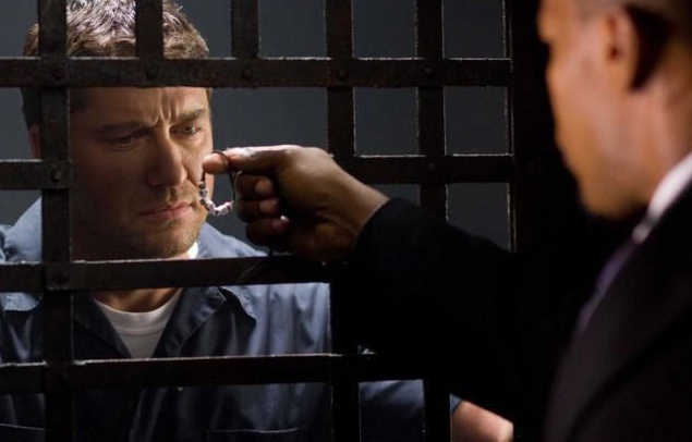 Клайд Шелтон, "Законопослушный гражданин". Месть — не совсем подходящее слово для того, чтобы описать действия Клайда Шелтона (Джерард Батлер) в фильме "Законопослушный гражданин". Это тёмная, продуманная ярость мужа и отца, который потерял семью и вынужд Клайд Шелтон, "Законопослушный гражданин". Месть — не совсем подходящее слово для того, чтобы описать действия Клайда Шелтона (Джерард Батлер) в фильме "Законопослушный гражданин". Это тёмная, продуманная ярость мужа и отца, который потерял семью и вынужд