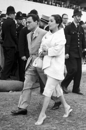 Элизабет Тейлор с мужем на скачках