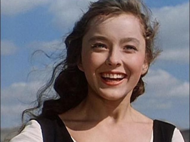 Анастасия Вертинская: Лень — спутница талантливых людей. Что сегодня: Анастасия Вертинская уже несколько лет не снимается в кино и не играет в театре. Актриса неожиданно начала заниматься кухней в ресторанах своего сына, Степана Михалкова. Бывает на между