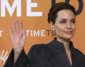 Джоли присвоили аналог рыцарского титула для женщин